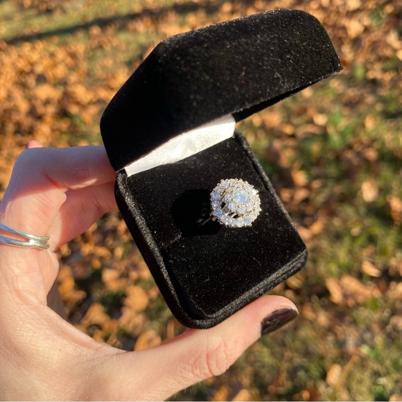 Cubic Zirconia Cluster Stacked Silver Tone Cocktail Ring Size 8 - Picture 3 of 8